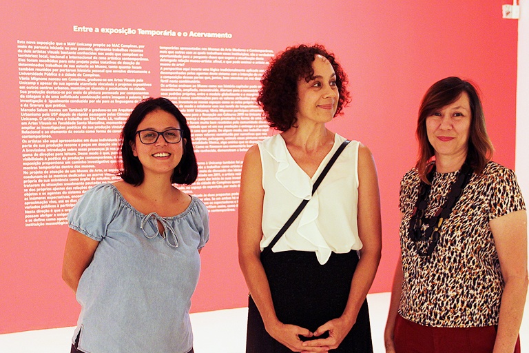 Mariana Conti representa a Câmara na abertura de exposições de artes visuais do MACC