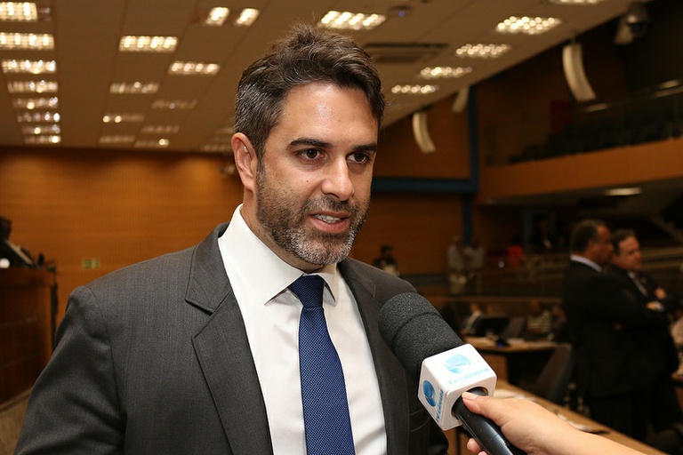 Projeto de Nelson Hossri que revoga uso de adesivos por aplicativos será votado nesta segunda (15/04)