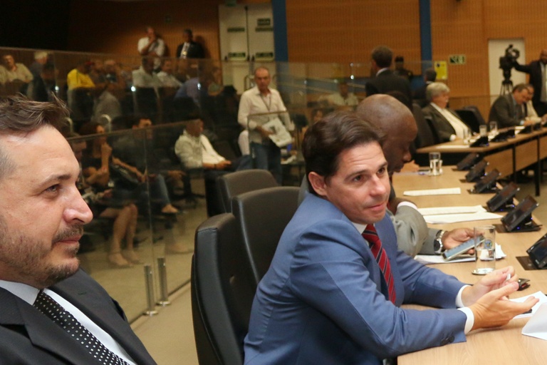 Tribunal de Justiça concede liminar a ação de Tenente Santini e Marcelo Silva, suspendendo isenção de IPTU e taxa de lixo a terreno da AGV