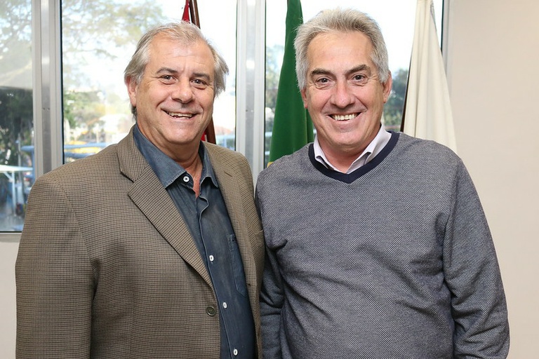Bernardelli recebe visita do ex-vereador Angelo Barreto na presidência