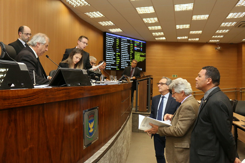 Câmara aprova, em primeira votação, a Lei do Puxadinho e o envio obrigatório de relatório de multas da Emdec ao Legislativo