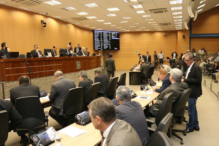Câmara vota em análise final, nesta segunda (2), projeto que viabiliza a contratação emergencial de 600 profissionais, que deverão ser incorporados à Rede Mário Gatti