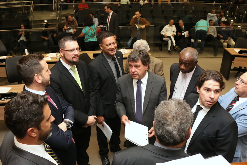 Câmara vota, em análise final, PL que obriga a apresentação de carteira de vacinação no ato da matrícula em escolas públicas e particulares; ausência de vacinas deverá ser comunicada ao Conselho Tutelar