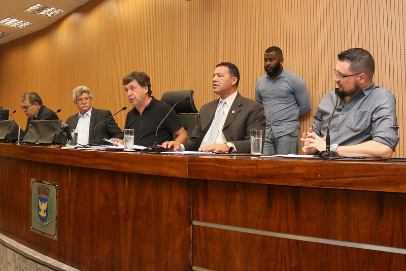 Comissão de Constituição e Legalidade aprova pareceres dos projetos que autorizam a prefeitura a contratar profissionais para a saúde e educação