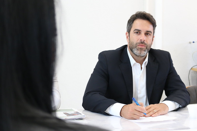 Nelson Hossri protocola projeto que proíbe cigarros em áreas públicas destinadas a lazer e esporte