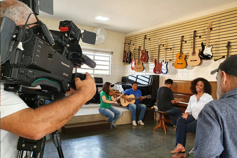 TV Câmara: Mãos Solidárias mostra, nesta terça (27), o poder de transformação da música no Instituto Anelo