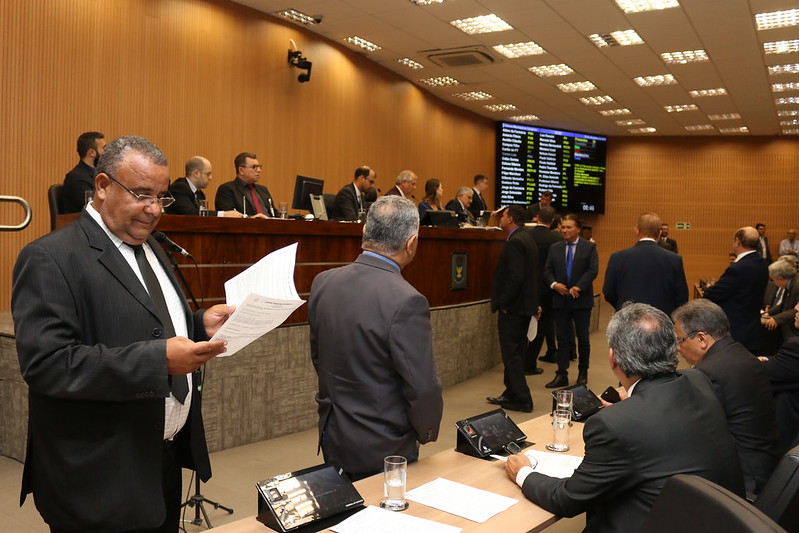 Câmara vota em 1ª análise, nesta quarta (4), criação de programa de coleta de óleo de cozinha e obrigatoriedade de scanner corporal em bancos   