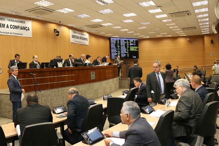 Câmara vota em análise final nesta quarta (11), na última reunião de 2019, criação de programa de coleta de óleo de cozinha e obrigatoriedade de scanner corporal em bancos