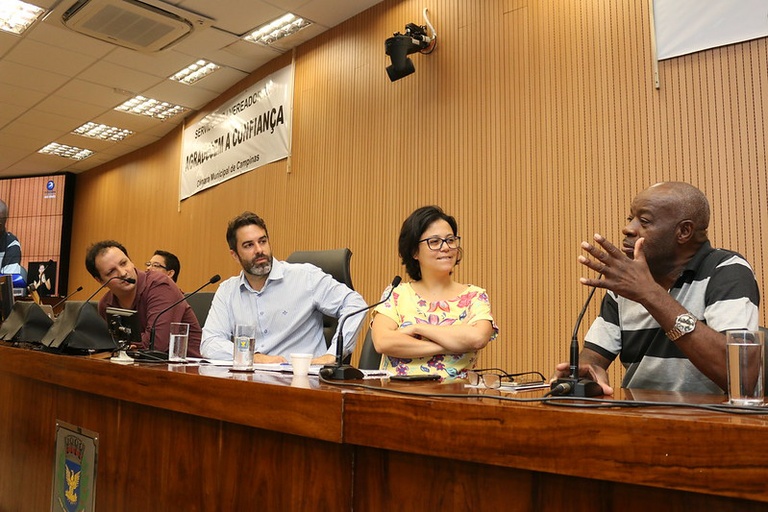 Comissão Especial de Estudos da Licitação de Ônibus critica falta de transparência por parte da Emdec