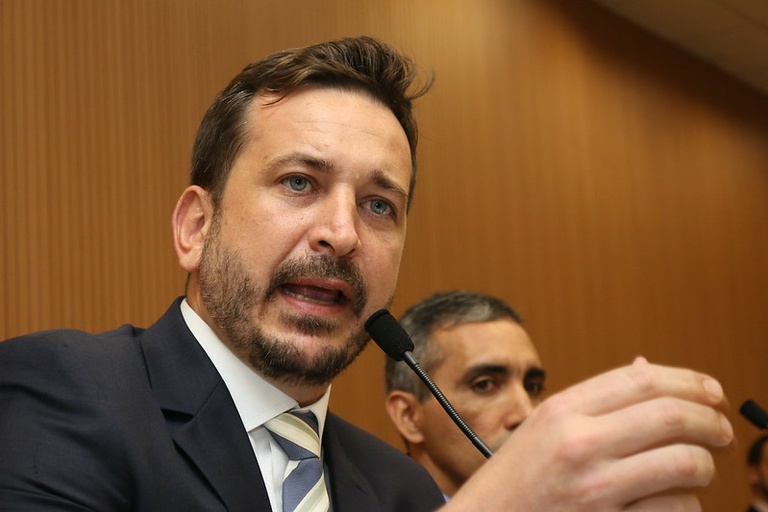 Tenente Santini protocola requerimento pedindo informações sobre a execução da Lei Orçamentária do município