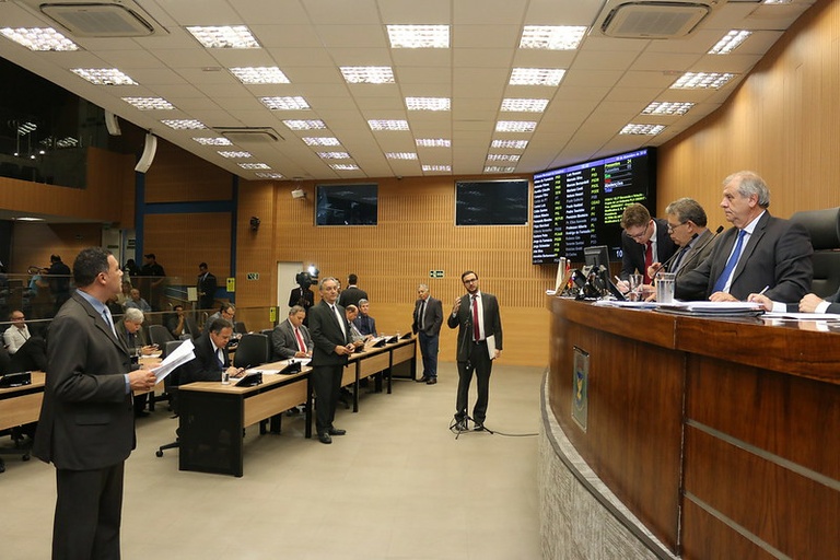 Vereadores aprovam criação do Cine Câmara e, em 1ª analise, criação de programa de coleta de óleo de cozinha e obrigatoriedade de scanner corporal em bancos