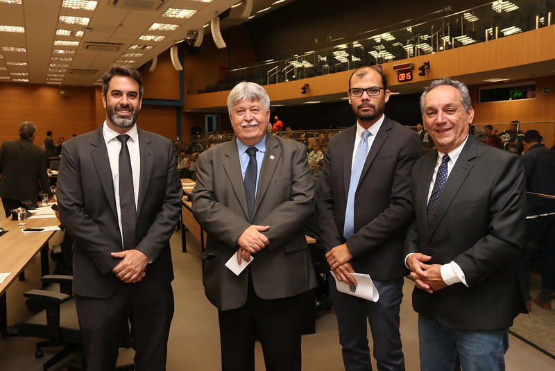 Vereadores prestam homenagem ao padre Haroldo Rahm