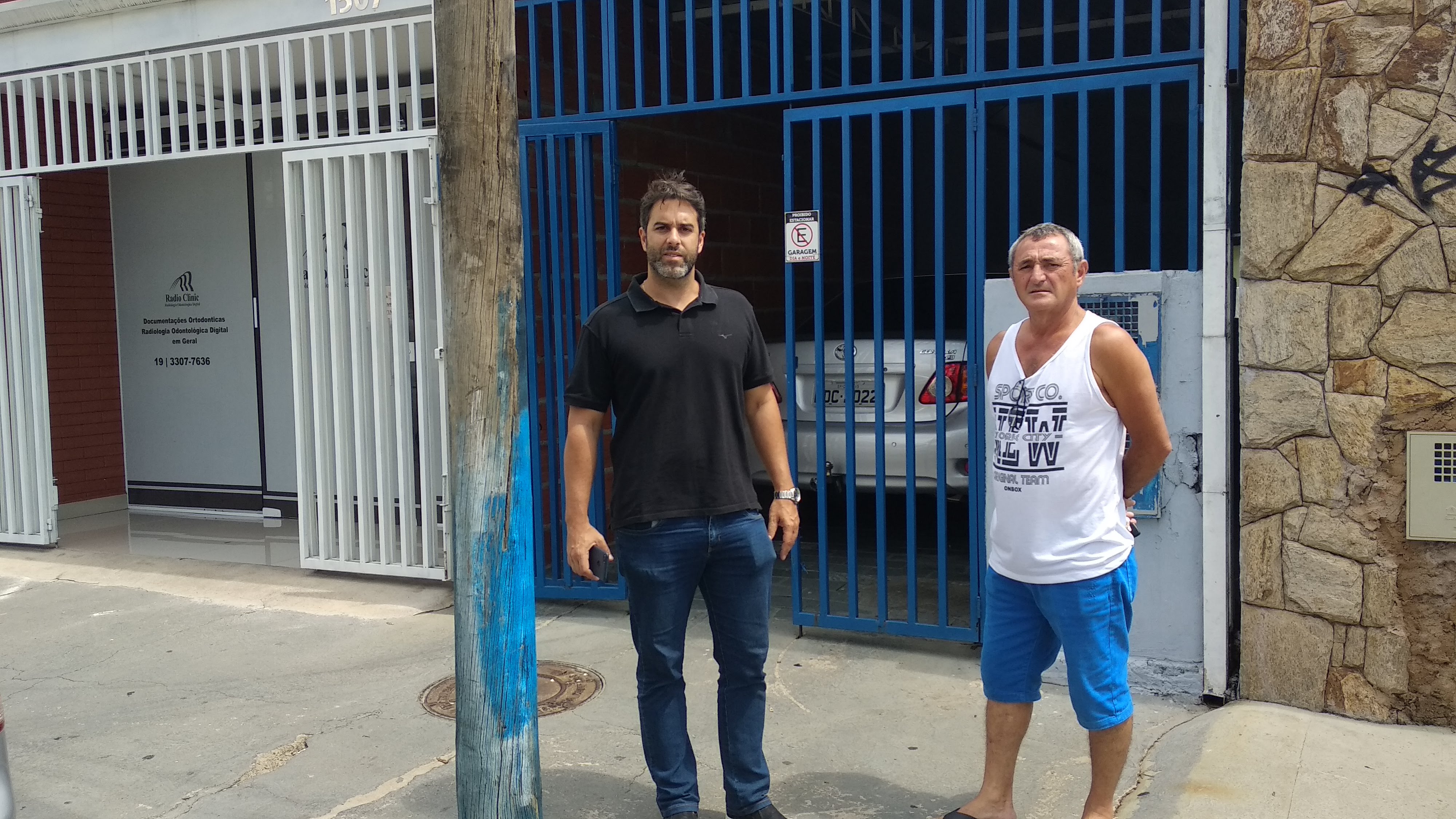 Nelson Hossri pede retirada de poste localizado em frente de garagem há 10 anos