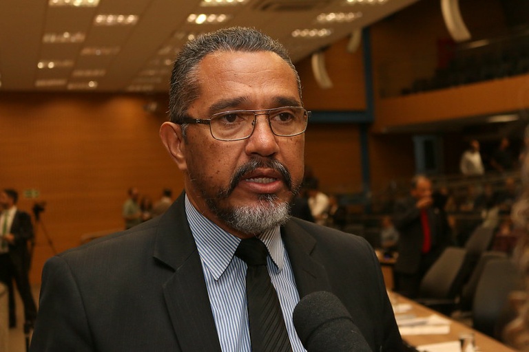 Projeto de Pastor Elias permite a distribuição da merenda escolar para alunos carentes
