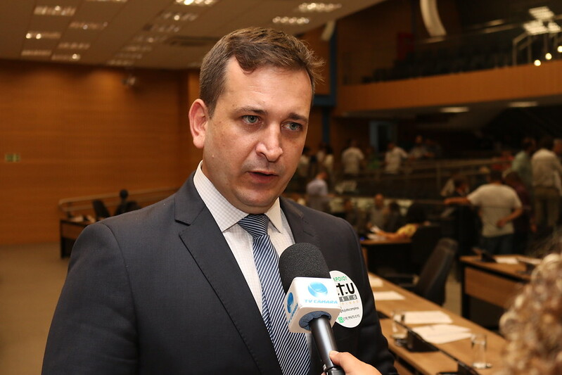 Tenente Santini protocola requerimento pedindo informações detalhadas sobre despesas com educação no trânsito em 2018