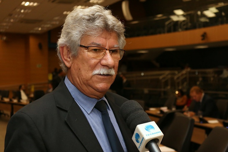 Ação de Zé Carlos gera decisão na Justiça que obriga Cohab a emitir escrituras para milhares de mutuários