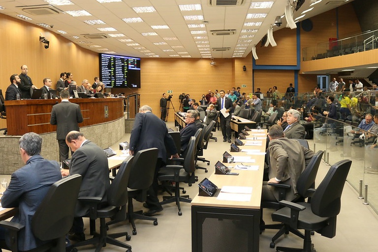 Câmara realizará duas reuniões extraordinárias na tarde desta quarta (26) para votar reajuste obrigatório de servidores do Executivo