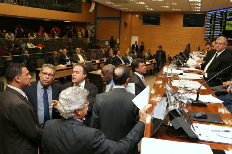 Comissão de Legalidade adia reunião extraordinária de quinta-feira; confira a votação da noite desta quarta (5)