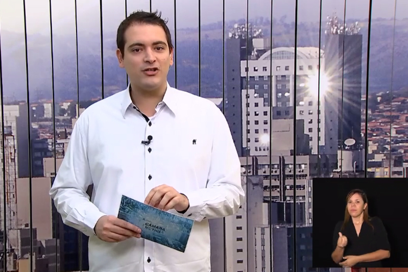 Pioneirismo e inclusão: Telejornais da TV Câmara agora têm janela de Libras, promovendo acesso de 40 mil pessoas surdas à informação