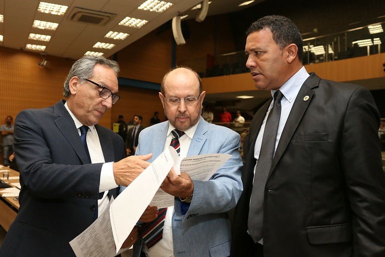 Por questões de agenda, reuniões extraordinárias inicialmente previstas para quarta (26) - para votar reajuste de servidores do Executivo – é transferida para quinta (27)
