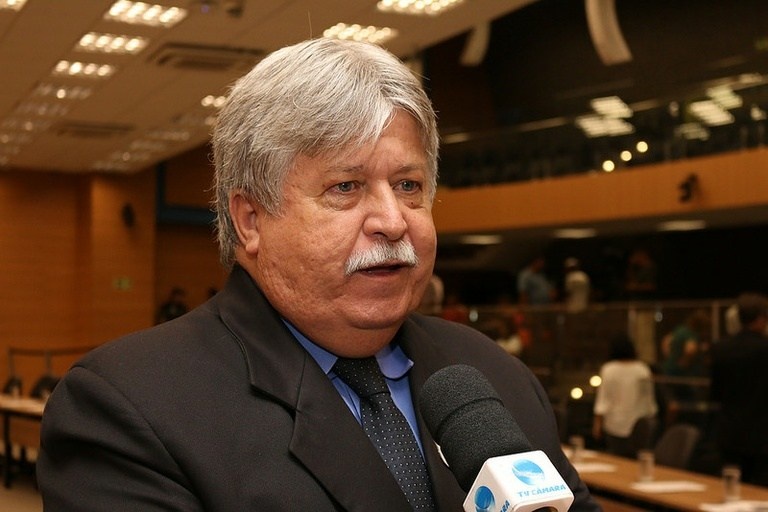 Jorge Schneider presta homenagem a fundadora de ONG na Vila Brandina