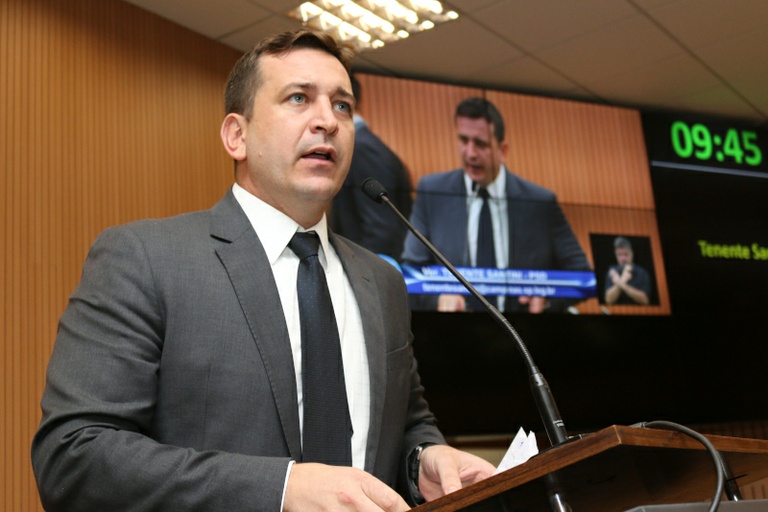 Tenente Santini protocola projetos que pedem a suspensão de procedimentos da Emdec