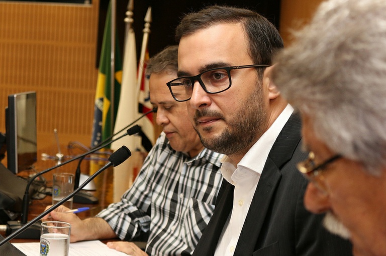 Gustavo Petta apresenta PL que obriga treinamento de professores para evacuação em caso de incêndio