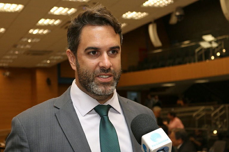 Hossri protocola projeto que prevê expulsão de alunos envolvidos em agressão a professores e vandalismo em escolas