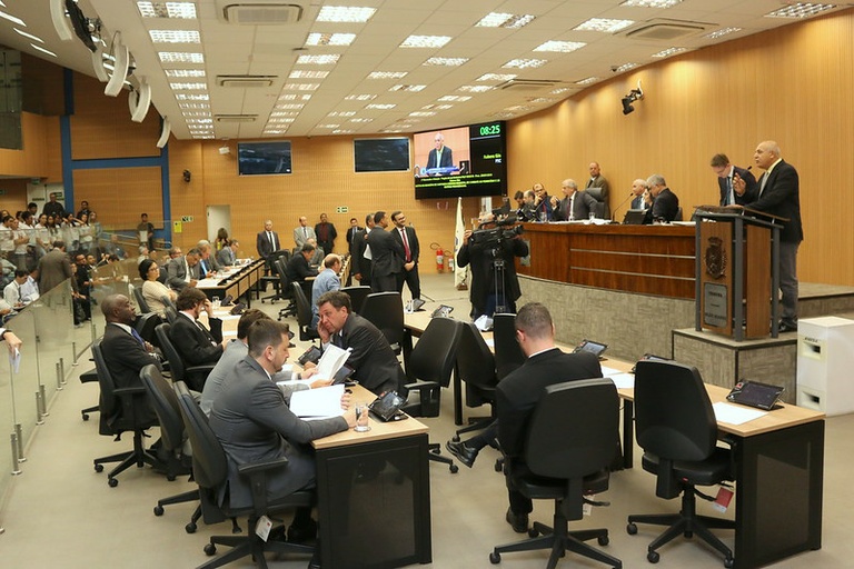 Câmara vota nesta quarta (27) bônus para os servidores da Secretaria de Educação e da Fumec