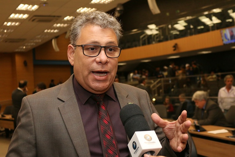 Carmo Luiz apresenta proposta que concede prioridade ao portador de Albinismo na marcação de consultas dermatológicas