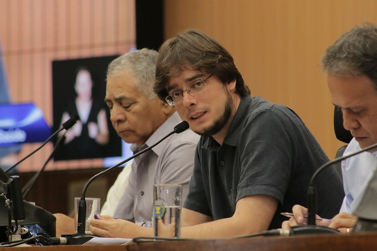 Comissão de Política Social e Saúde debate acesso dos surdos à rede de saúde e as condições de trabalho dos psicólogos do Mario Gatti