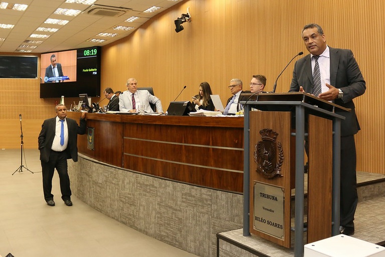 Defesa da democracia: vereadores aprovam moção que protesta contra declaração do deputado Eduardo Bolsonaro sobre um novo AI5