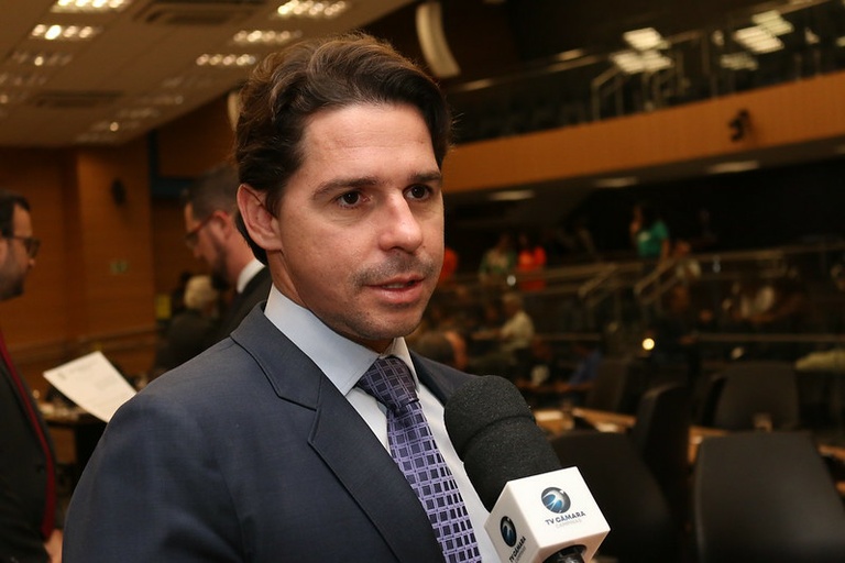 Marcelo Silva apresenta emendas que vinculam empréstimo de R$ 300 milhões à obras de infraestrutura na cidade