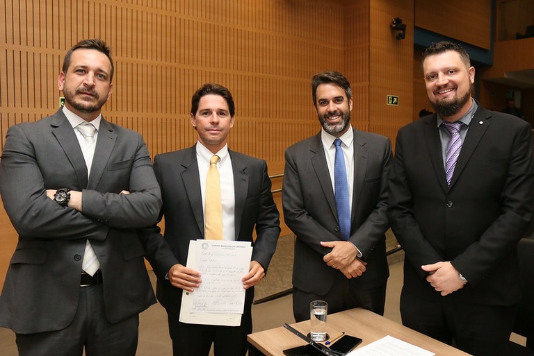 Por iniciativa de Tenente Santini, Nelson Hossri, Marcelo Silva, Vinicius Gratti, Zé Carlos e do ex-vereador Cid Ferreira, Câmara entrega 18 honrarias