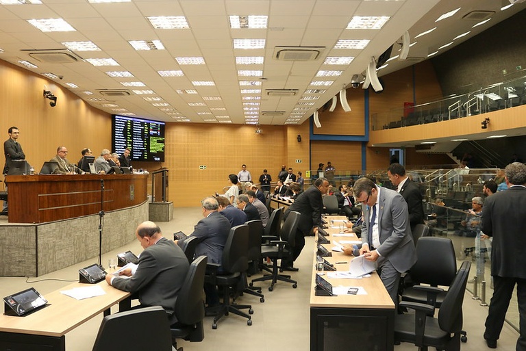 Vereadores aprovam em segunda votação bônus salarial aos servidores da Secretaria de Educação