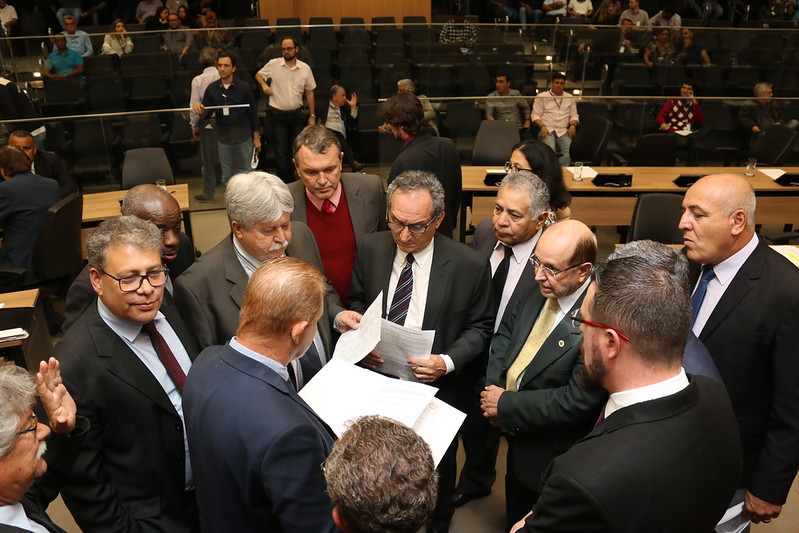 Câmara entrega Diploma de Mérito Educacional em homenagem ao Dia do Professor