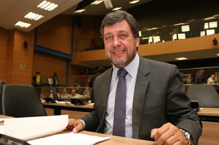 Câmara vota nesta quarta (2), em análise final, PL que comerciantes mantenham estabelecimentos abertos enquanto aguardam renovação de alvará; confira a pauta