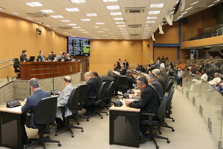 Em votação definitiva, Câmara aprova projeto permitindo que comerciantes mantenham estabelecimentos abertos enquanto aguardam renovação de alvará