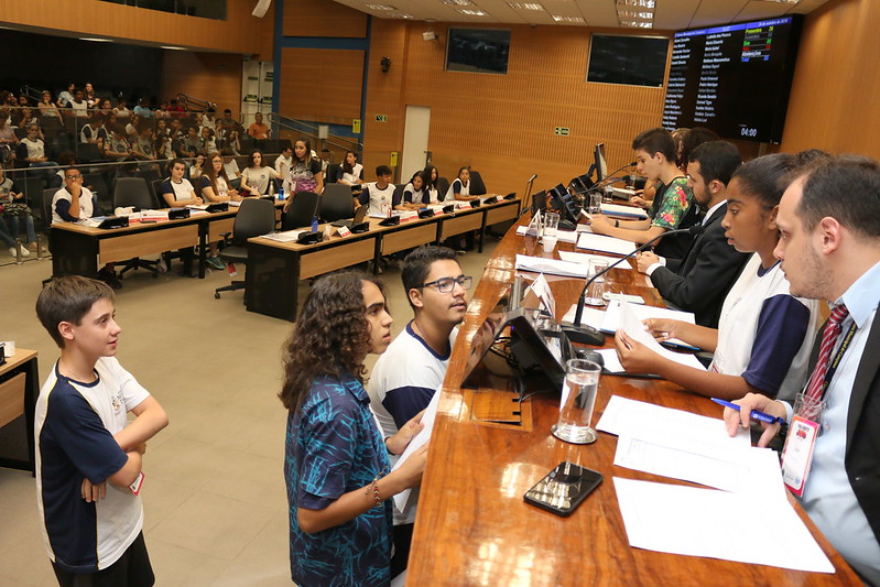 Parlamento Jovem aprova projeto de Combate à Exploração Infantil e outras sete propostas