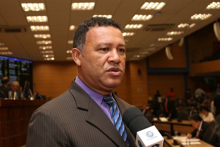 Perminio Monteiro quer que todos eventos públicos oficiais do município tenham intérprete de Libras