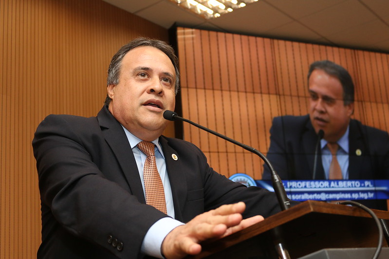 Professor Alberto entrega diversas honrarias em comemoração ao Dia da Reforma Protestante