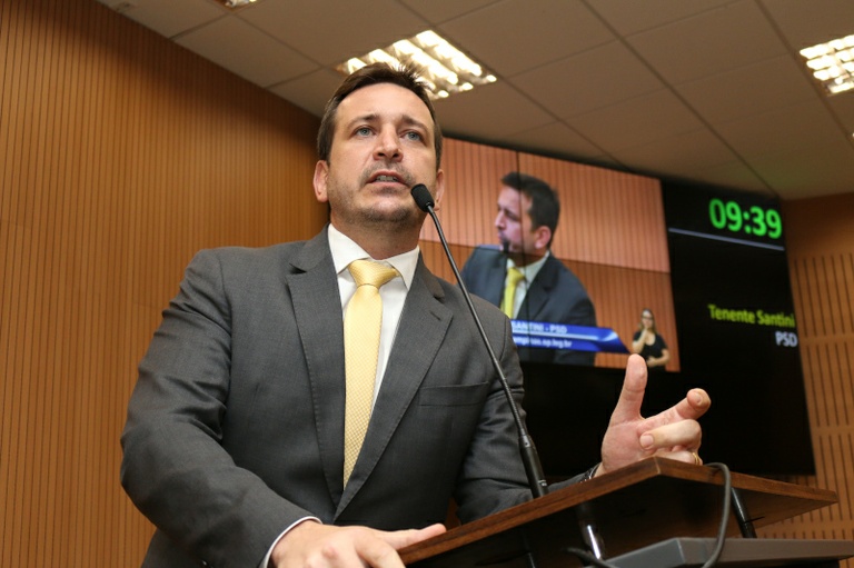 Tenente Santini protocola emenda ao projeto que cria o Fundo de Desenvolvimento de Mobilidade Urbana, que será votado nesta segunda (21/10)