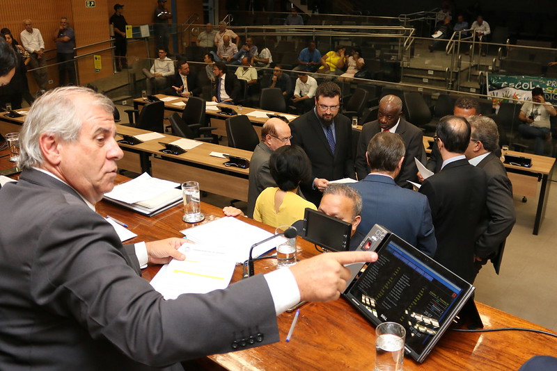 Vereadores aprovam, em votação final, projeto de lei que possibilita que interessados paguem dívidas com a Prefeitura de maneira solidária