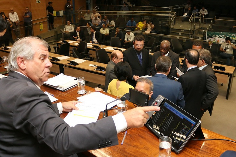 Vereadores aprovam, em votação final, projeto de lei que possibilita que interessados paguem dívidas com a Prefeitura de maneira solidária