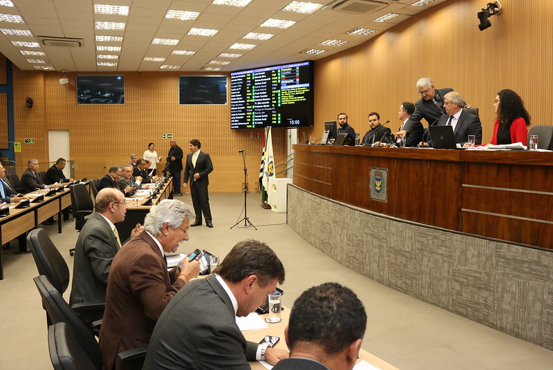 Câmara aprova, em 1ª análise, PL que adéqua punições da lei de 2013 que proíbe comerciantes que têm máquinas de suco a usar laranjas sem lavar previamente