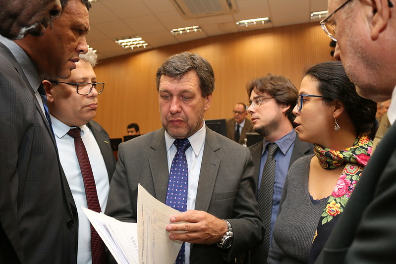 Câmara aprova, em votação final,  PL que autoriza que estabelecimentos comerciais utilizem imóveis vagos como estacionamento 