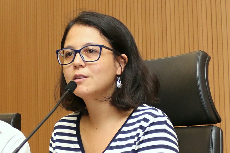 Mariana Conti questiona a demissão dos profissionais dos  Serviços de Atendimento Domiciliar (SAD), vinculados ao Hospital Ouro Verde 