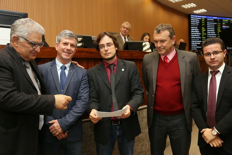 Por iniciativa de Pedro Tourinho, Câmara cria Comissão de Representação para tentar solucionar a falta de medicamentos nas Farmácias de Alto Custo
