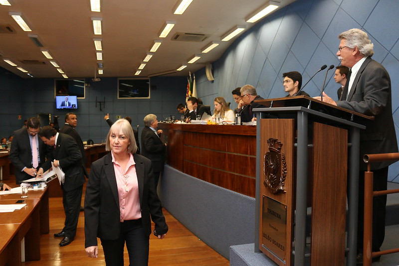 Zé Carlos tira licença de um mês e suplente Neusa do São João assumirá cadeira: Câmara voltará a ter mais de uma vereadora após uma década