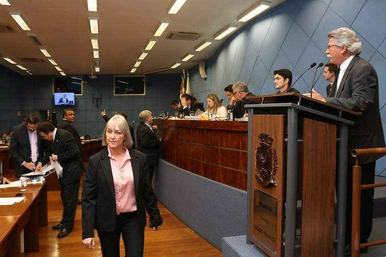 Zé Carlos tira licença de um mês e suplente Neusa do São João assumirá cadeira: Câmara voltará a ter mais de uma vereadora após uma década